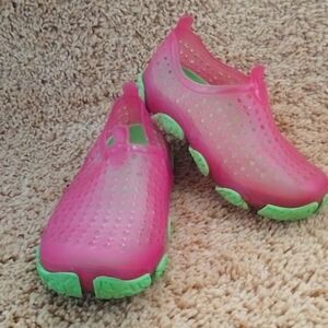 HOT PINK BEACH SHOE/WATER SHOES